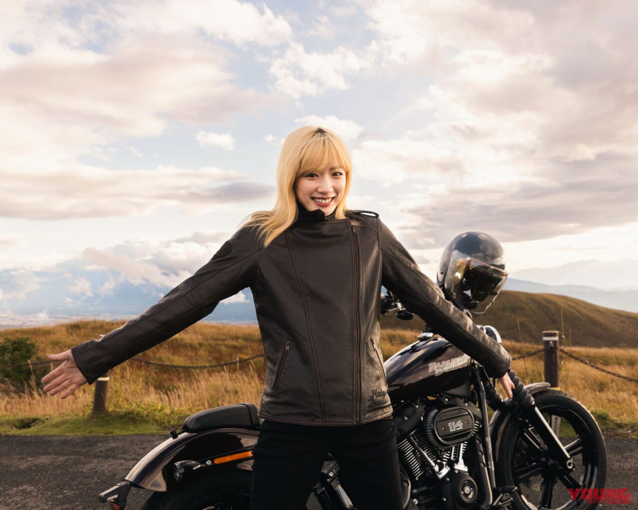 永野芽衣とバイク「ハーレーダビッドソンStreet Bob114」